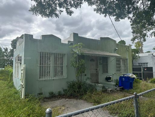 3422 NW 15th St, Miami FL 33125