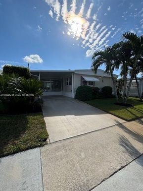 4424 Meadow View Dr, Boynton Beach FL 33436