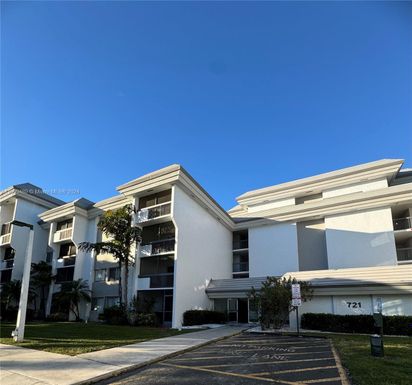 721 N Pine Island Rd # 403, Plantation FL 33324