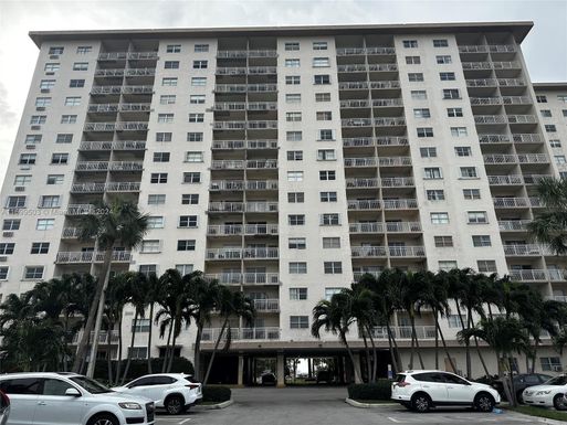 400 Kings Point Dr # 430, Sunny Isles Beach FL 33160