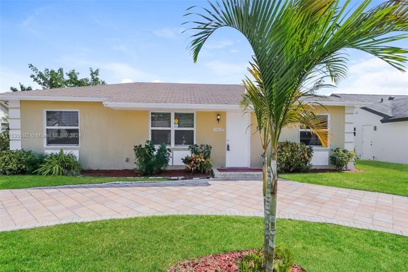 19426 Colorado Cir, Boca Raton FL 33434