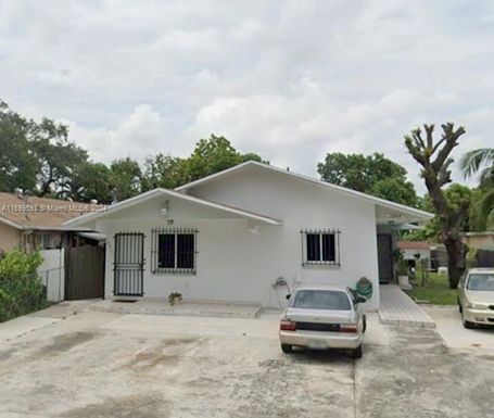 2861 NW 28th St # 2861, Miami FL 33142