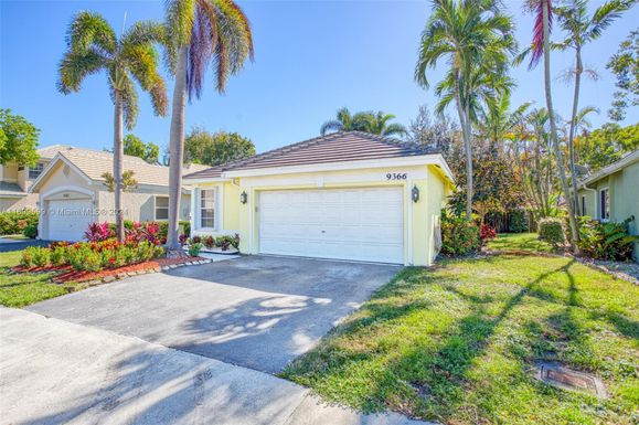 9366 Arborwood Cir, Davie FL 33328