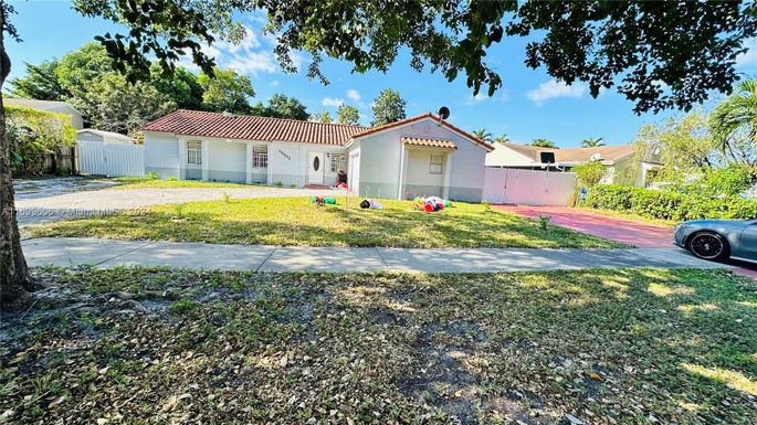 19662 NW 62nd Ct, Hialeah FL 33015