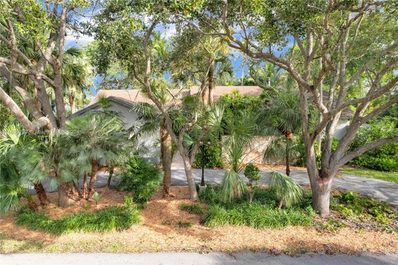 8155 SW 170th St, Palmetto Bay FL 33157