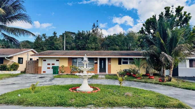 3917 E Shore Rd, Miramar FL 33023