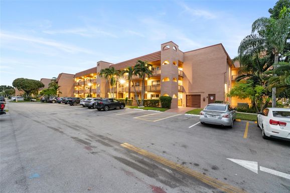 9781 Sunrise Lakes Blvd # 204, Sunrise FL 33322