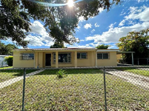 480 W 37th St, Hialeah FL 33012