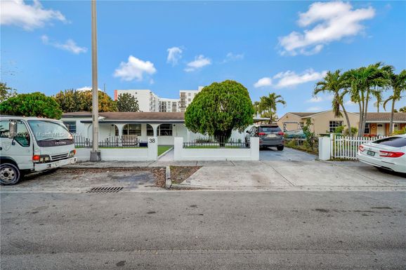 38 Essex Ave # 38, Hialeah FL 33010