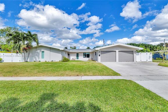 5531 SW 2nd St, Plantation FL 3770