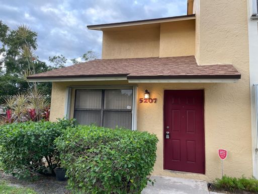 5207 Gate Lake Rd # 5207, Tamarac FL 33319