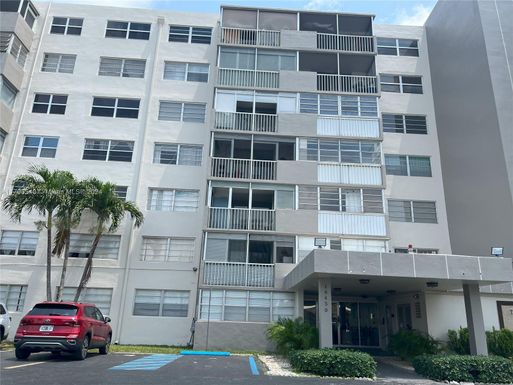 16450 Miami Dr # 106, North Miami Beach FL 33162