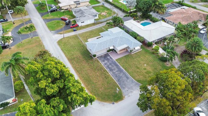 201 Entrada Drive, Hollywood FL 33021