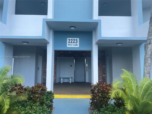 2223 Park Ln # 202, Hollywood FL 33021