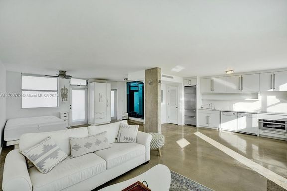 301 Ocean Dr # 402, Miami Beach FL 33139