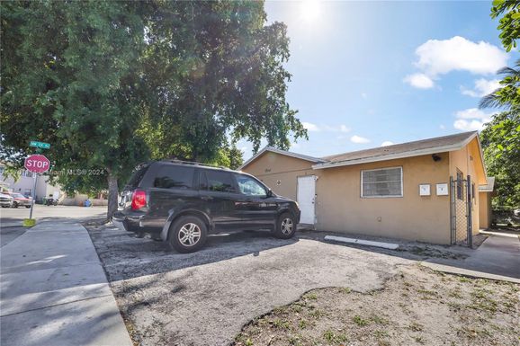 2512 NW 9th Pl, Fort Lauderdale FL 33311