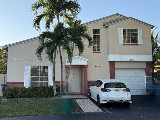 8580 NW 193rd Ln, Hialeah FL 33015