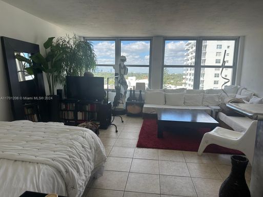 2899 Collins Ave # 910, Miami Beach FL 33140