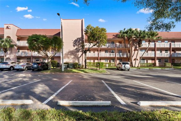 9601 Sunrise Lakes Blvd # 206, Sunrise FL 33322