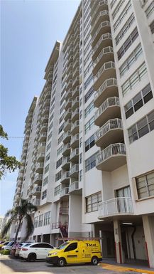 18061 Biscayne Blvd # 602, Aventura FL 33160