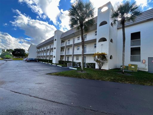 8135 Sunrise Lakes Blvd # 105, Sunrise FL 33322