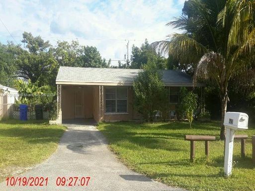 6121 Wiley St, Hollywood FL 33023