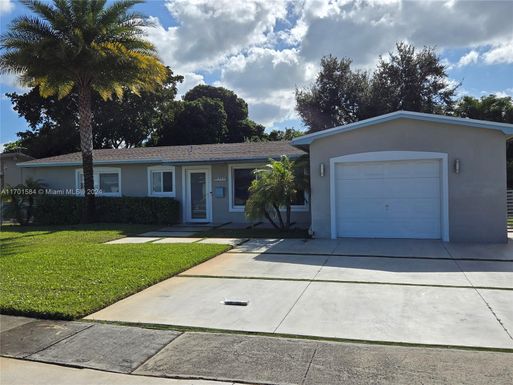 8240 NW 24th Ct, Pembroke Pines FL 33024