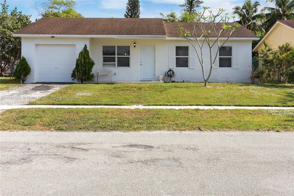 305 SW 78th Ter, North Lauderdale FL 33068