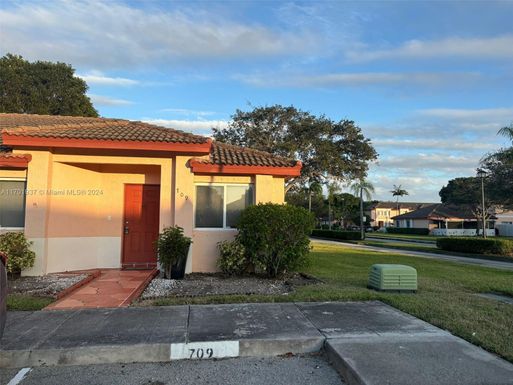 709 NW 208th Way, Pembroke Pines FL 33029