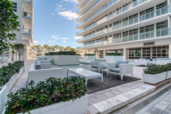 3737 Collins Ave # 203, Miami Beach FL 33140