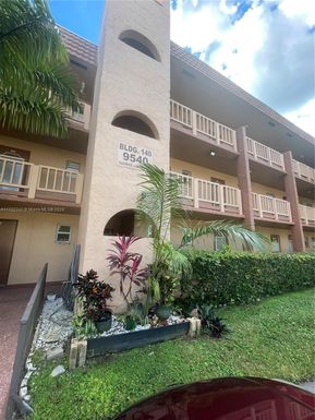 9540 Sunrise Lakes Blvd # 107, Sunrise FL 33322