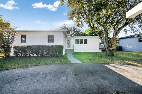 8250 SW 27th Ln, Miami FL 33155