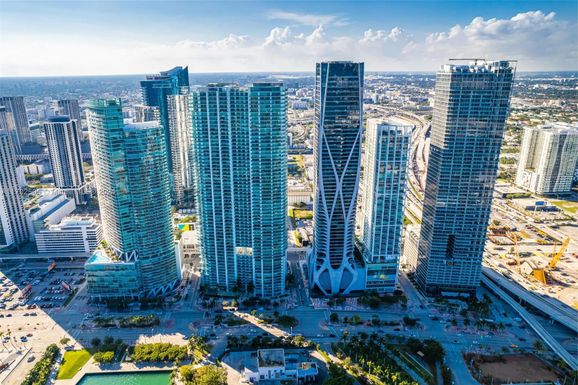 900 Biscayne Blvd # 5208, Miami FL 33132