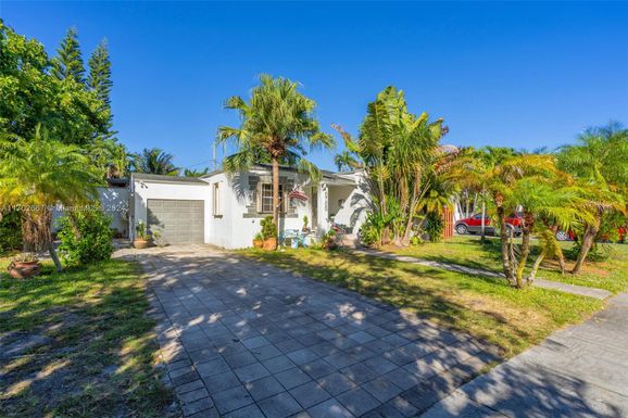 6765 SW 34th St, Miami FL 33155