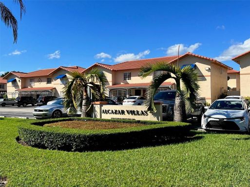 2212 W 74th St # 28, Hialeah FL 33016