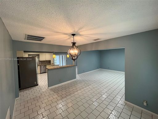 11291 NW 39th Ct, Coral Springs FL 33065