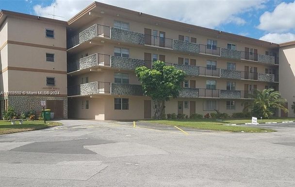 5260 NW 11th St # 201, Plantation FL 33313