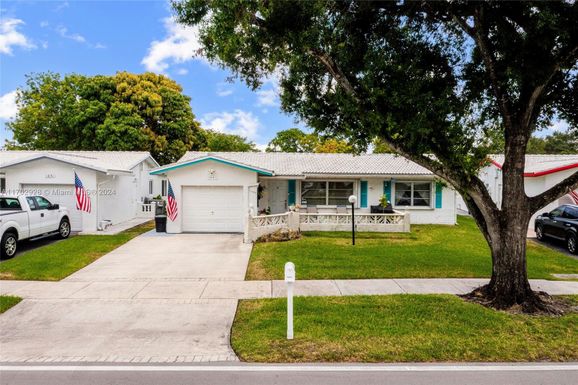 1441 W Campanelli Dr, Plantation FL 33322