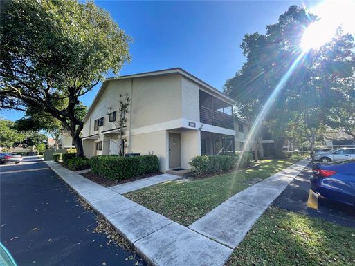 606 Gardens Dr # 102, Pompano Beach FL 33069