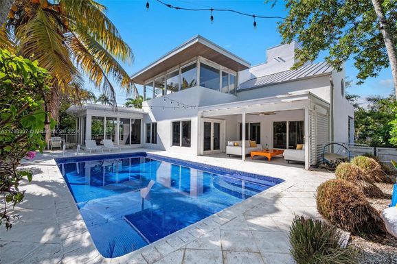 525 Ridgewood Rd, Key Biscayne FL 33149