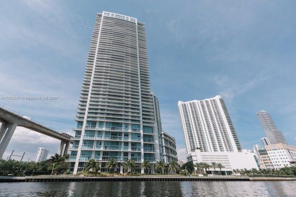 92 SW 3rd St # 1512, Miami FL 33130