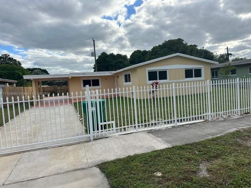 1060 NW 179th St, Miami Gardens FL 33169