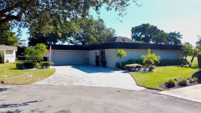 5504 Red Oak Cir, Tamarac FL 33319