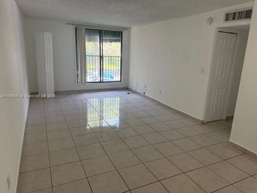 606 W 81st St # 218, Hialeah FL 33014