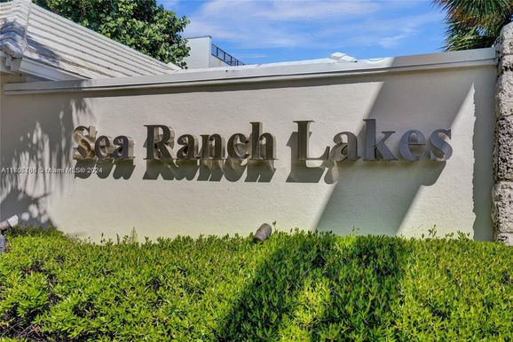 6 Tahoe Ln, Sea Ranch Lakes FL 33308