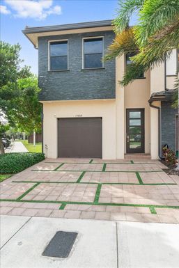 15808 NW 91st Ave, Miami Lakes FL 33018