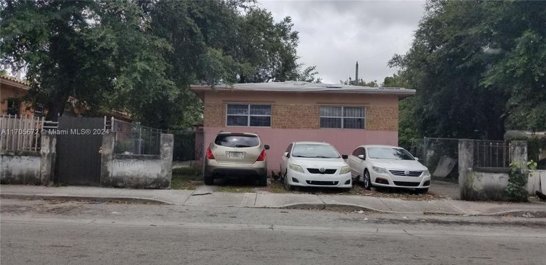 210 NW 69th St, Miami FL 33150