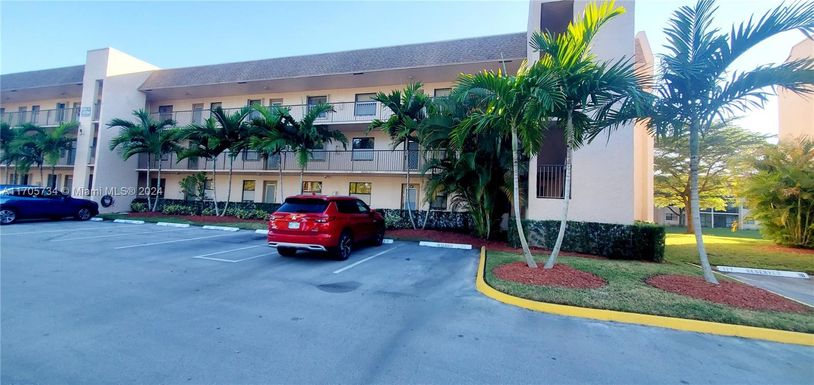 10304 Sunrise Lakes Blvd # 211, Sunrise FL 33322