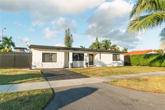 13455 SW 72nd Ter, Miami FL 33183