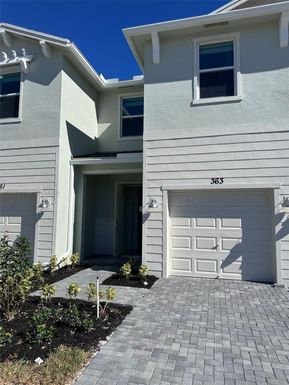 363 SE Crossoak Ln, Port St. Lucie FL 34984